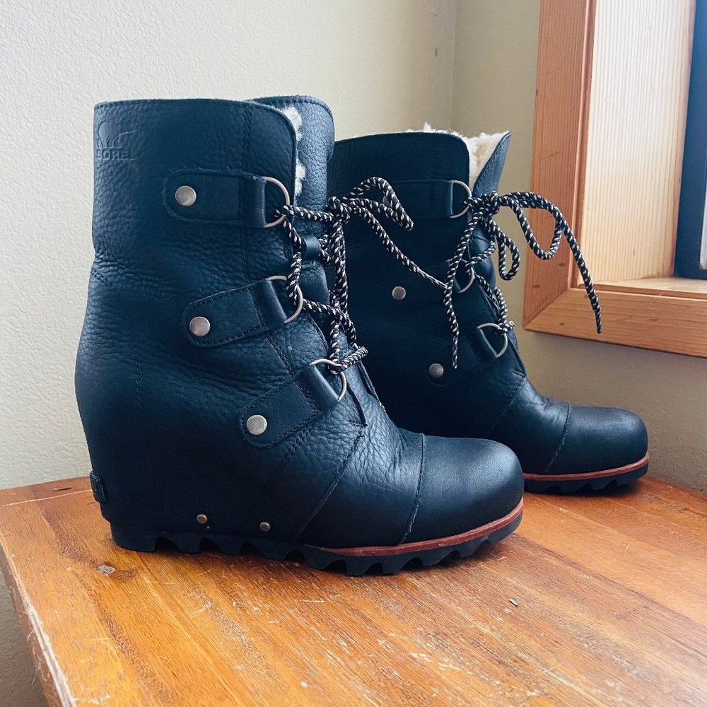 Sorel Women's Platform Black Snow Boot, Excellent Condition, Size 6.5